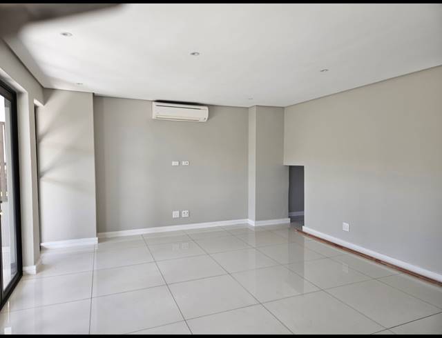 4 BEDROOM TOWNHOUSE TO LET IN IZINGA ESTATE